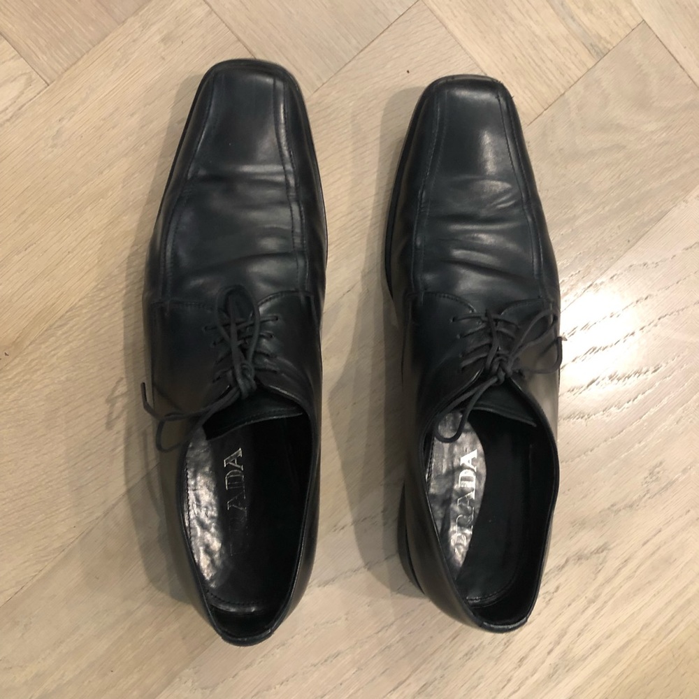 Prada Men’s black leather Oxford shoes - Picture 4 of 8